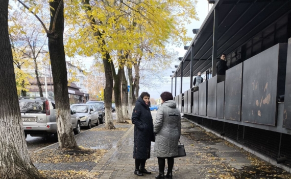 Пуховик старит, даже если вам нет 30: 5 деталей верхней одежды, которые прибавляют возраст и вес