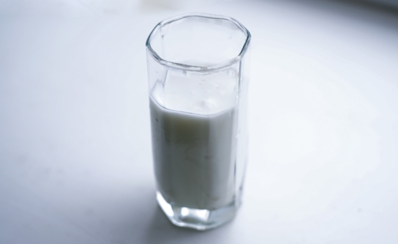 Если мозг устал, нужен не сон, а стакан молока — главная польза не костям, а голове: поясняет биолог Если мозг устал, нужен не сон, а стакан молока — главная польза не костям, а голове: поясняет биолог