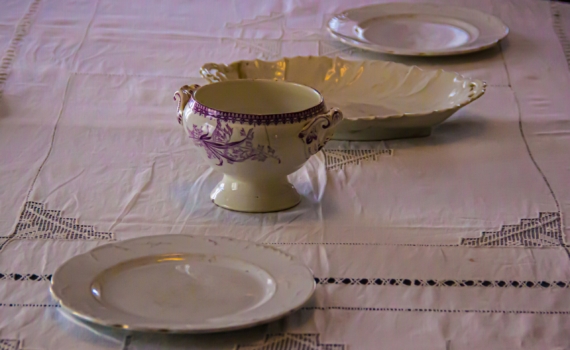 Три ошибки, из-за которых дорогой сервиз быстро стареет: разберём, как мыть посуду руками и в машине Три ошибки, из-за которых дорогой сервиз быстро стареет: разберём, как мыть посуду руками и в машине