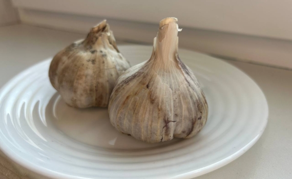 Запах лета в каждой дольке: сохраним чеснок сочным, ароматным без плесени и ростков — секрет бабушки Запах лета в каждой дольке: сохраним чеснок сочным, ароматным без плесени и ростков — секрет бабушки